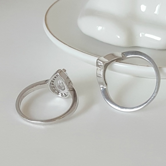 Crowned Pear Cut 2 Piece Bridal Wedding Ring Set - Picture 4 of 8